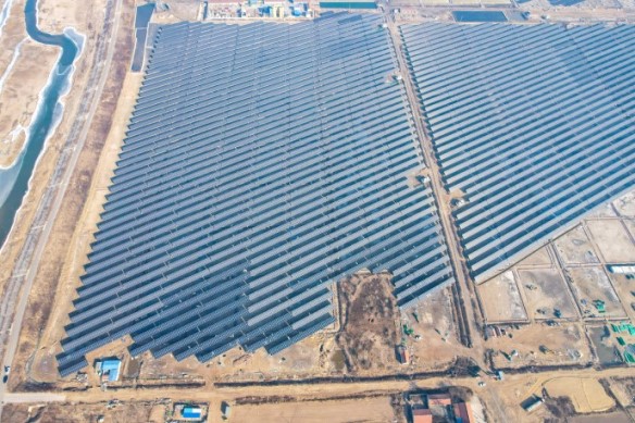 全球足跡 | 鹽堿地上的“經(jīng)濟秘鑰”！陽光能源首個鹽光互補供貨項目