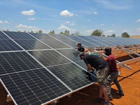 全球足跡 | “煤地→綠地”，陽光能源Giga系列光伏組件首入津巴布韋